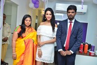 Priya Sree launches Naturals Salon at Mehdipatnam
